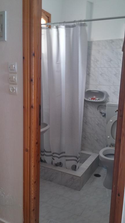 Vrohaki Studios & Rooms Piso Livadi Bagian luar foto