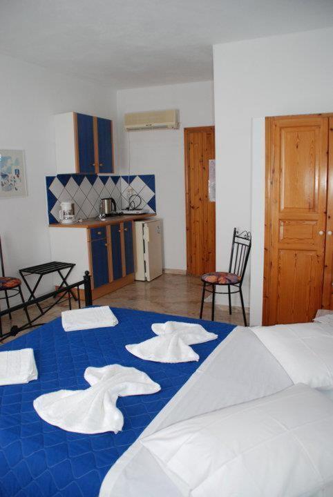 Vrohaki Studios & Rooms Piso Livadi Bagian luar foto